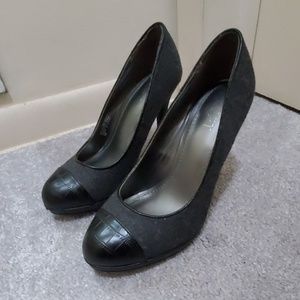 Adorable capped toe heels.